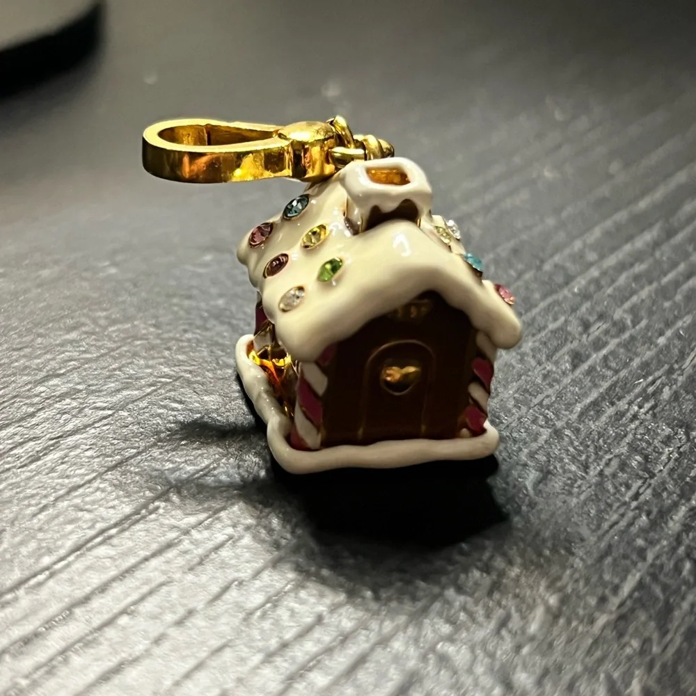 Juicy Couture 2007 Bracelet Charm Gingerbread House limited edition - Picture 3 of 8